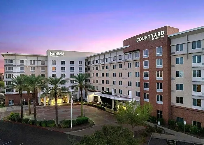 Courtyard Phoenix Chandler/fashion Center 3*