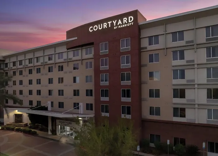Courtyard Phoenix Chandler/fashion Center 3*