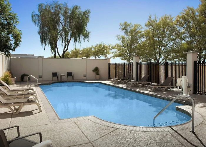 Courtyard Phoenix Chandler/fashion Center Hotel 3*