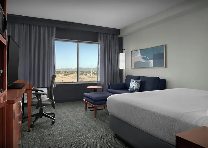 Courtyard Phoenix Chandler/fashion Center Hotel 3*